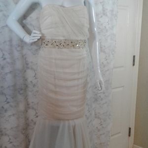 Betsy & Adam White Strapless Mermaid Tulle Gown